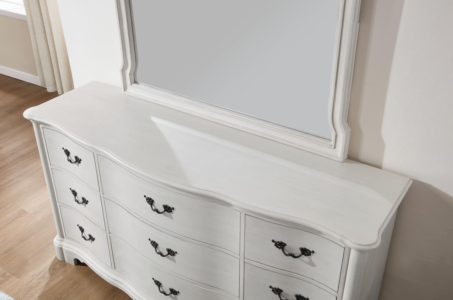 B072 - Bedroom Set