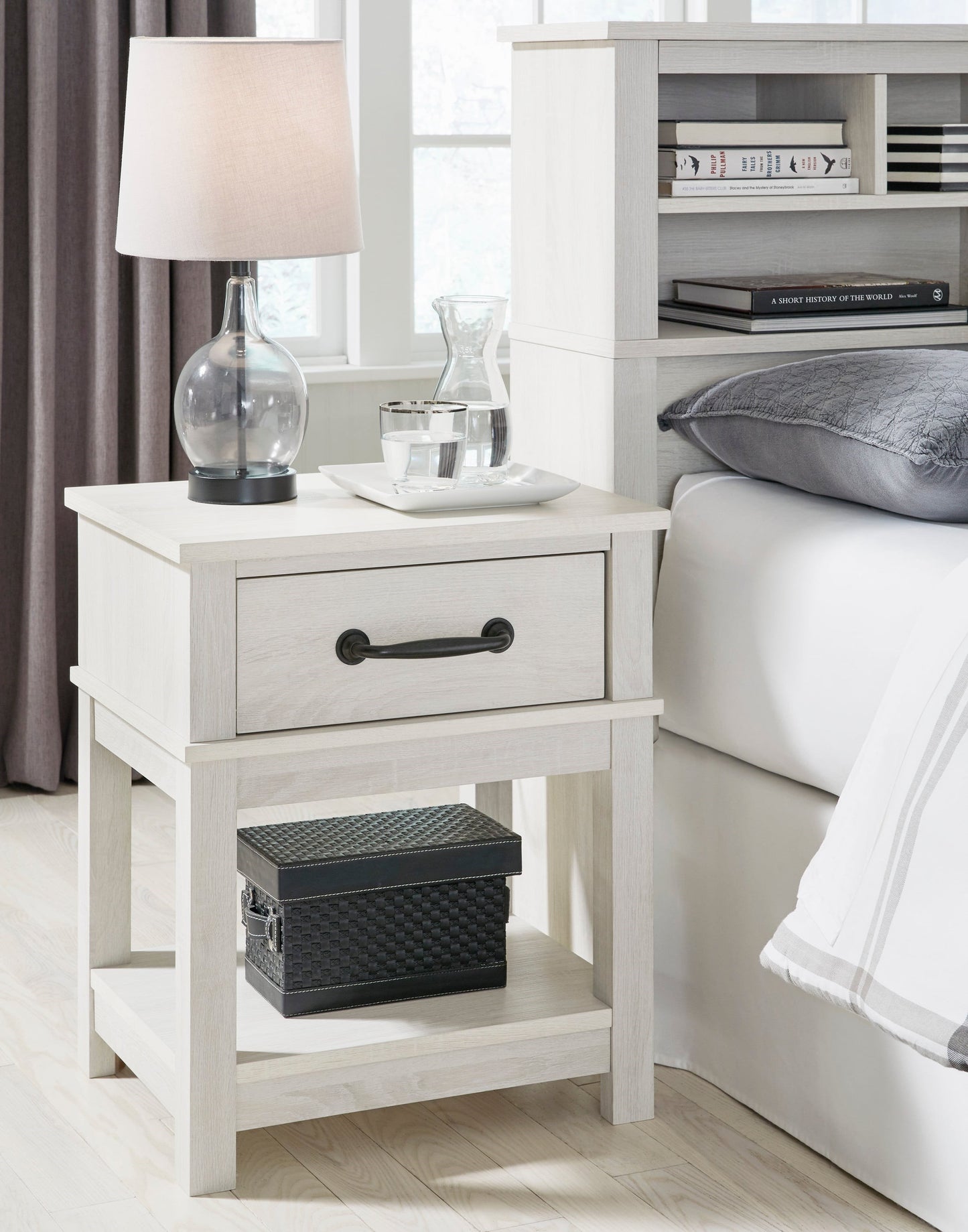 Nightstand with 1 Drawer and 1 Shelf