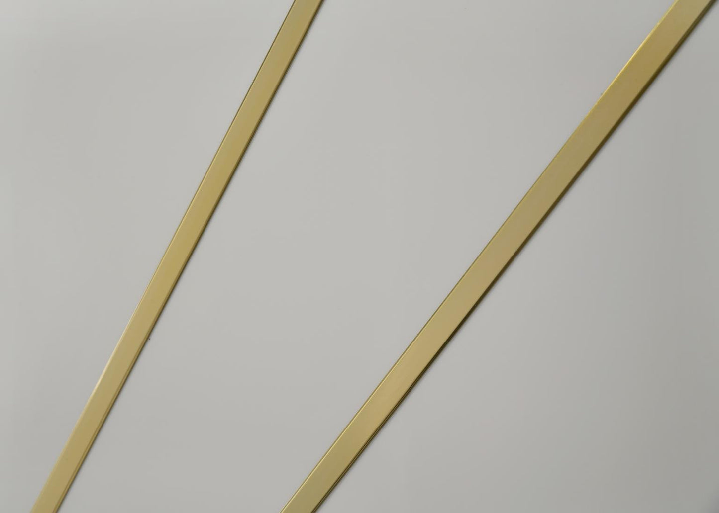 B205 - Chest - White / Gold