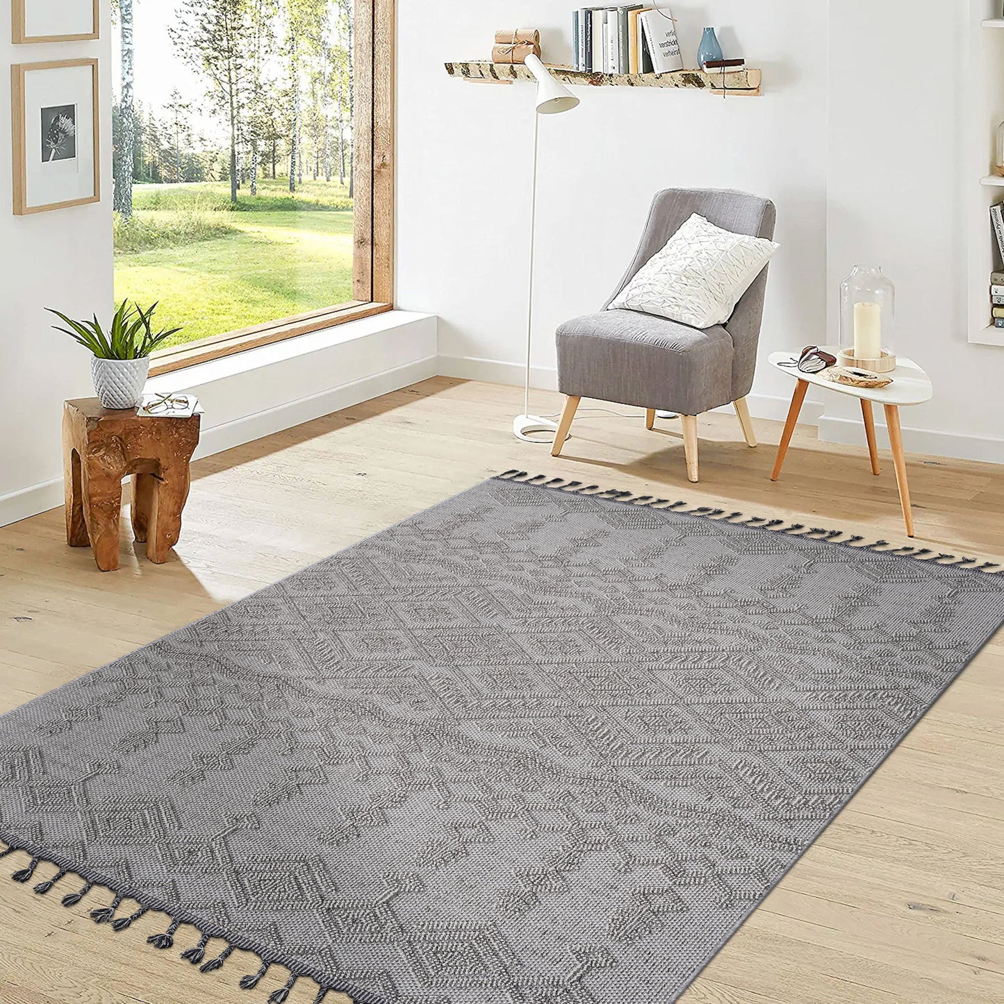 Guros - 6' X 9' Traditional Indoor / Outdoor Area Rug - White