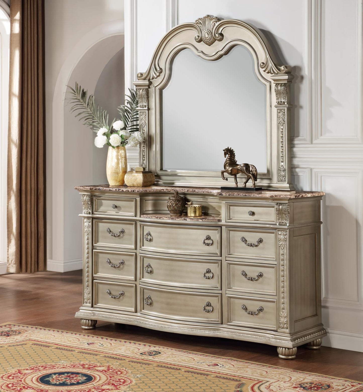 B055 - Dresser - Champagne