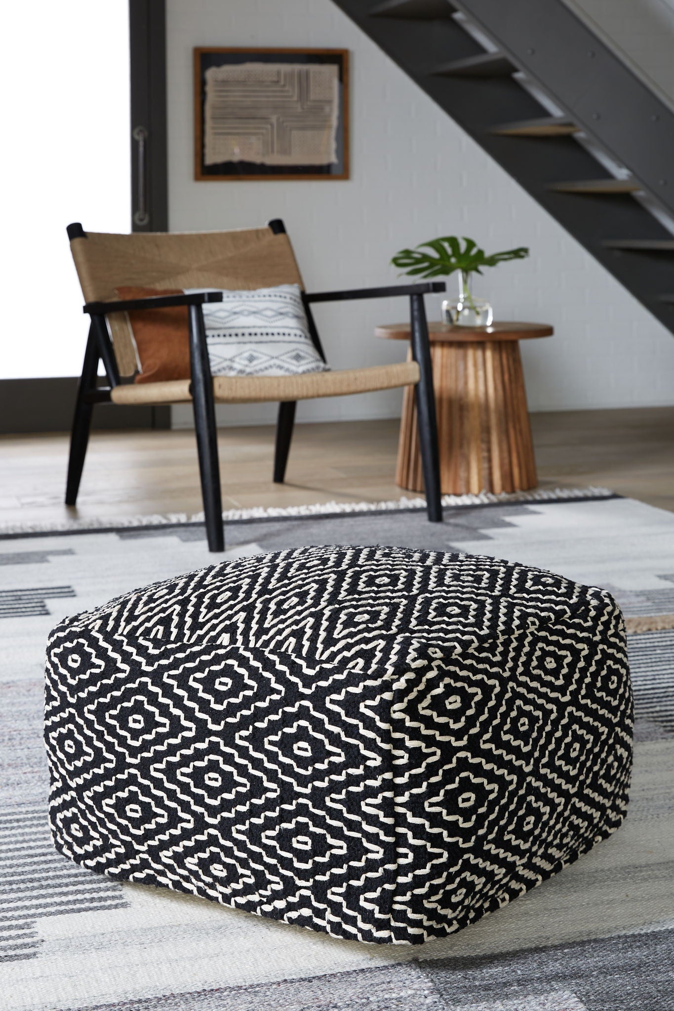 Jasett - Pouf - Black / Ivory
