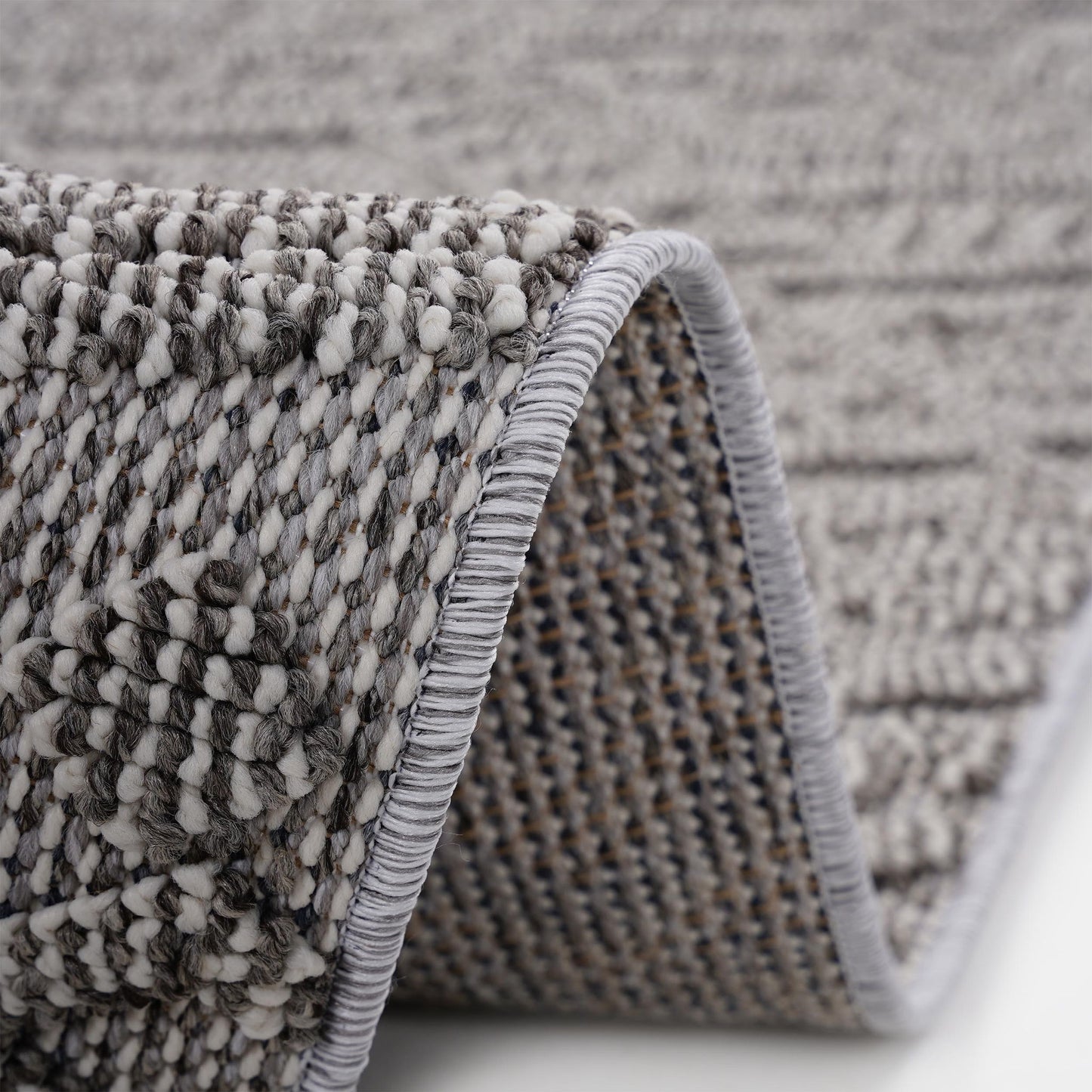 Guros - 6' X 9' Traditional Indoor / Outdoor Area Rug - White