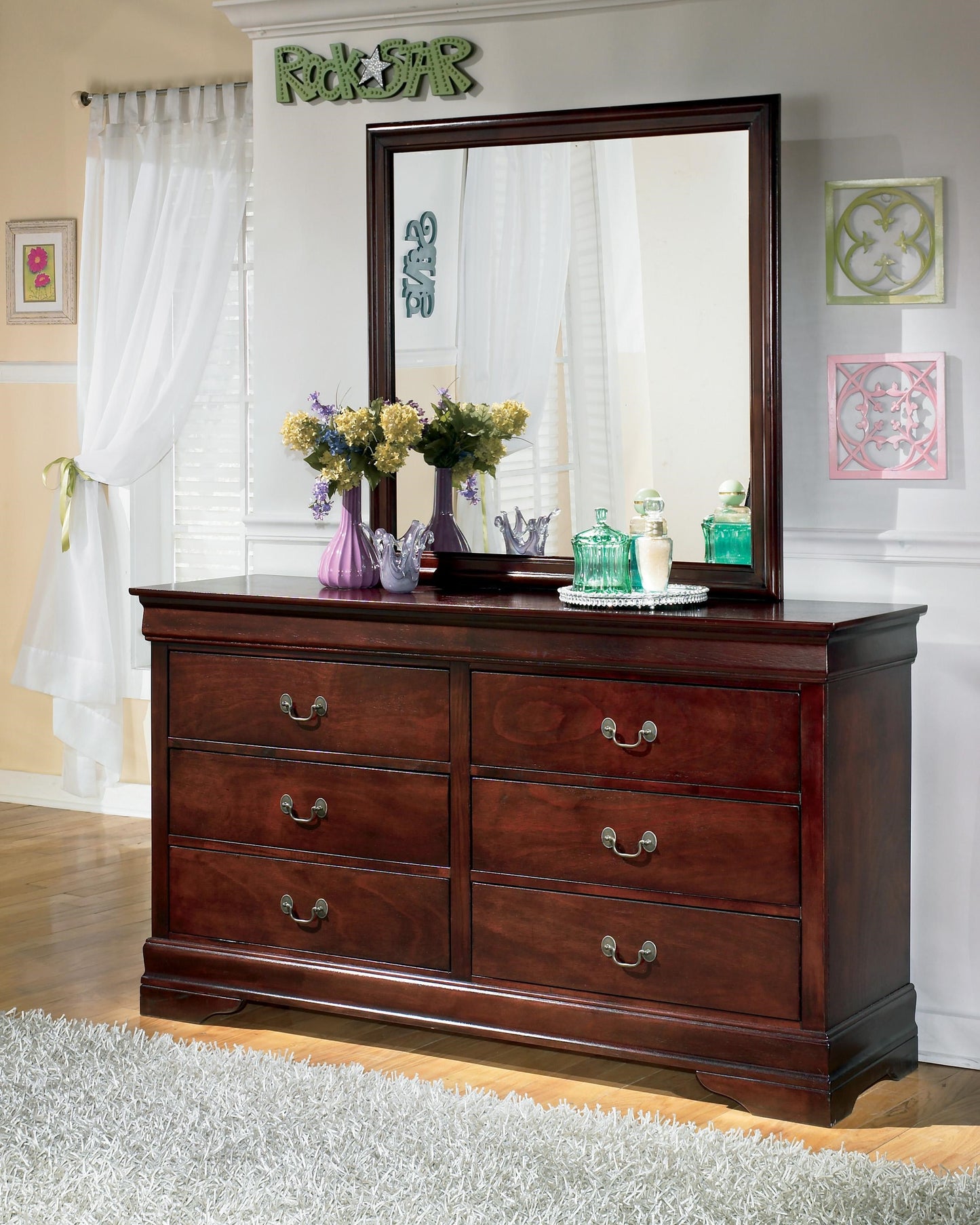 Traditional Dresser & Mirror