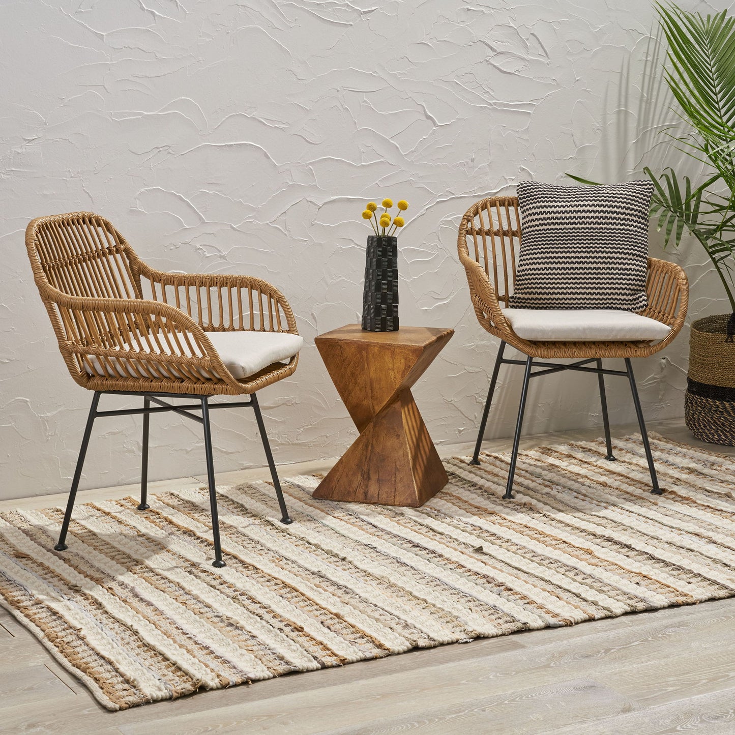 Outdoor Rattan Accent Chair With Metal Legs
