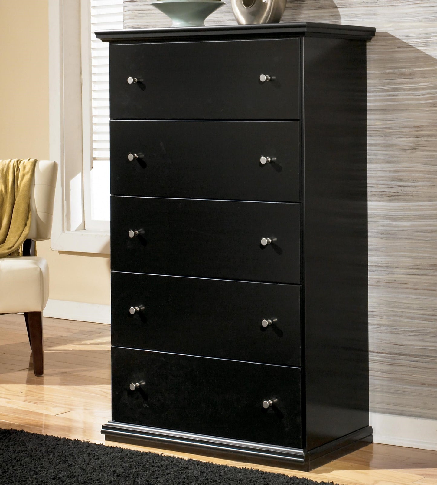 Casual 5-Drawer Chest with Metal Hardware