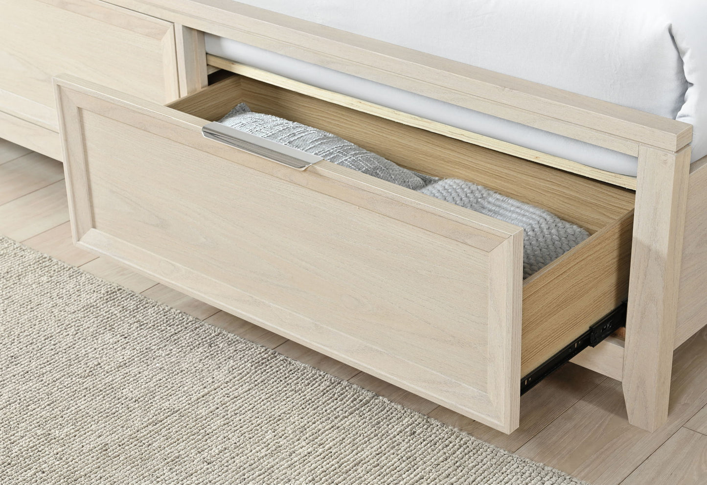 Mariah - 5 Piece Queen Bedroom Set (Bed, Dresser & Mirror, Nightstand, Chest) - Beige