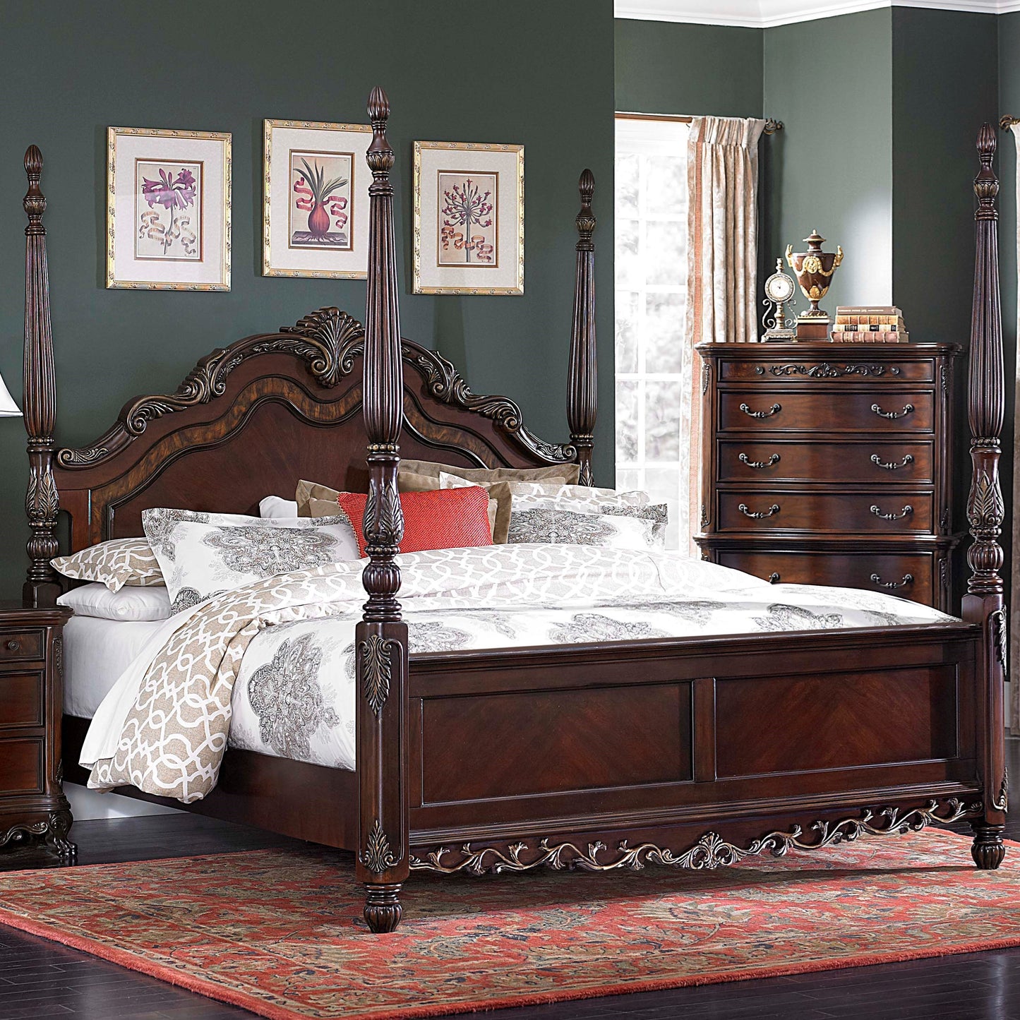 Traditional Queen Poster Bed